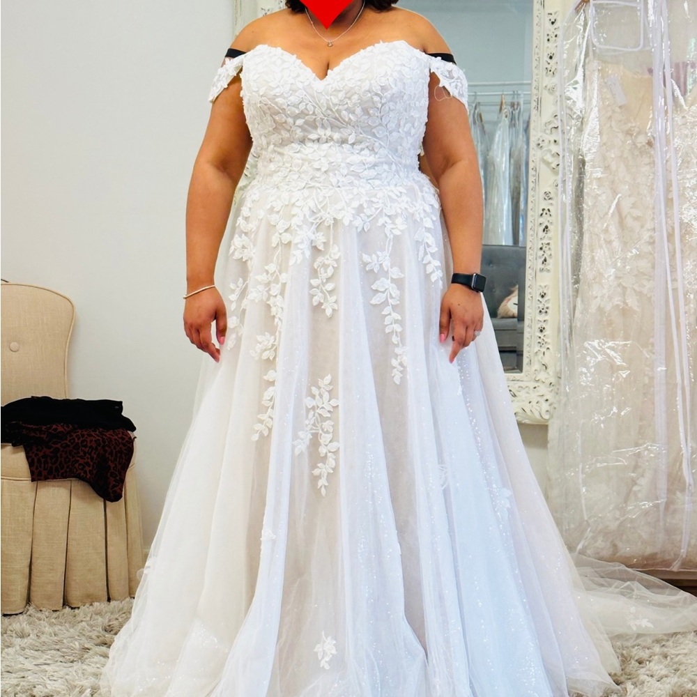 White Off-Shoulder Cap Sleeve Wedding Gown